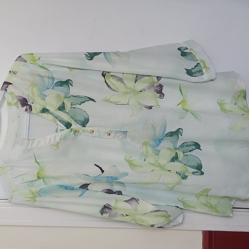 (#20)  Pretty ladies top